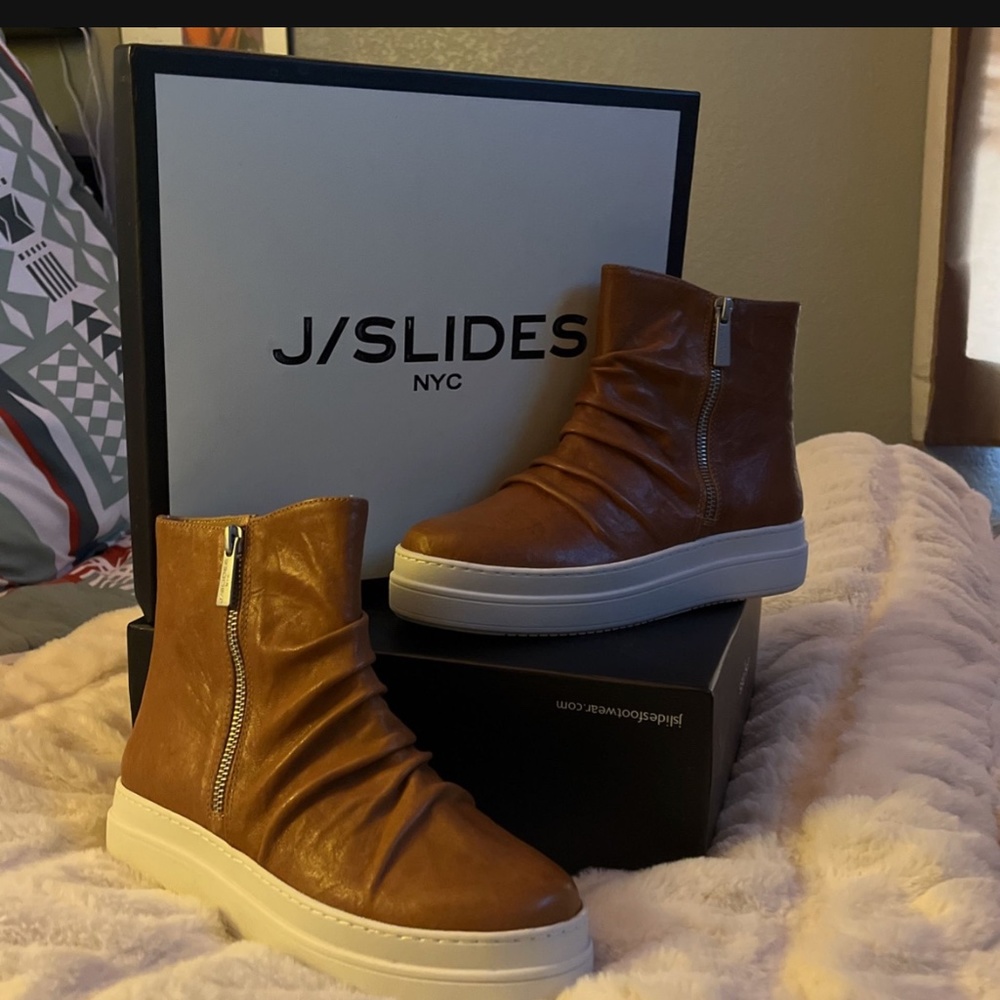 J/Slides NYC Tina Leather Sneaker